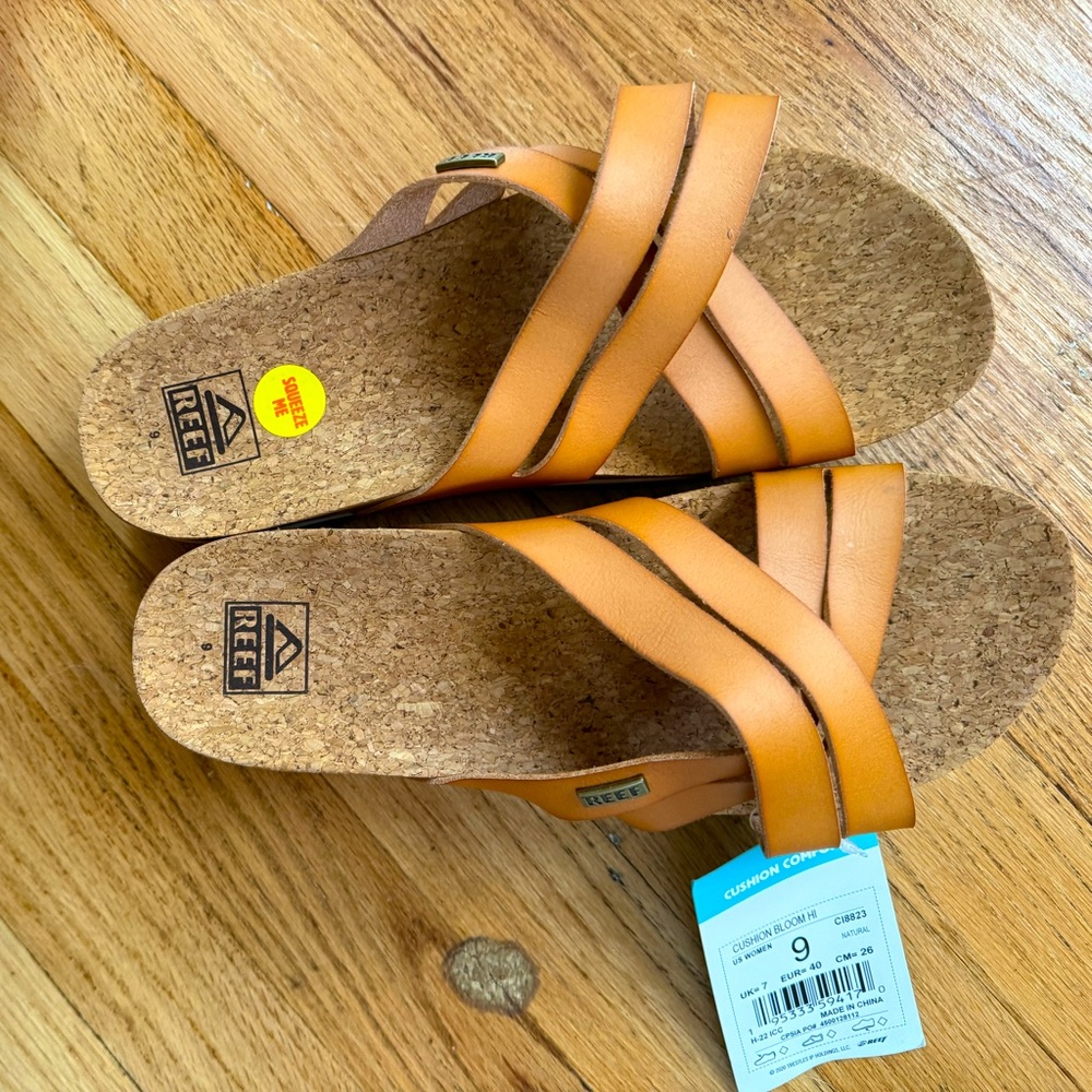 NWT size 9 Reef sandals